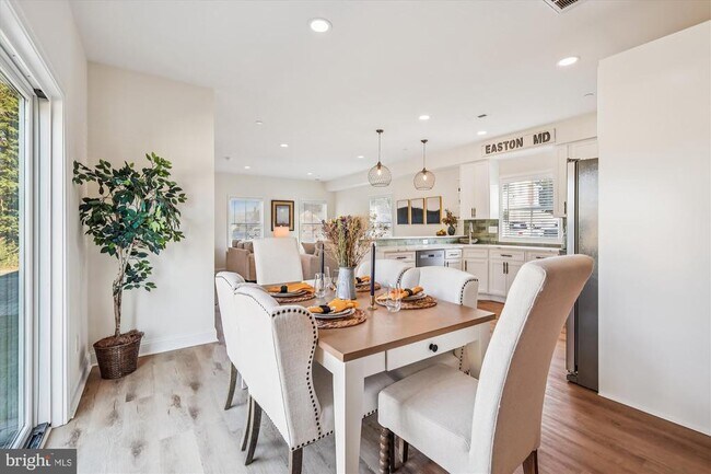 Building Photo - 607 North St