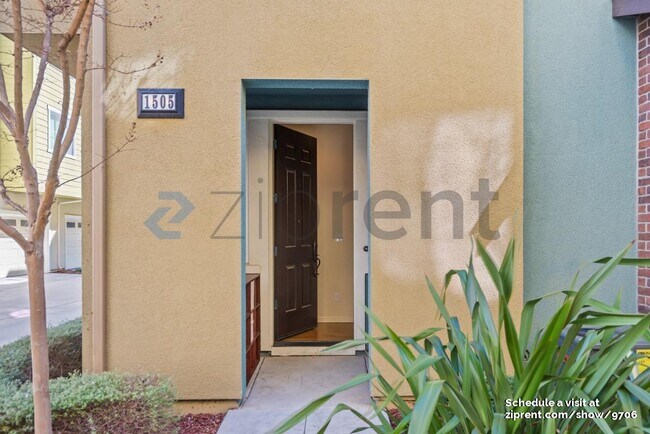 Building Photo - 1505 Coyote Creek Way