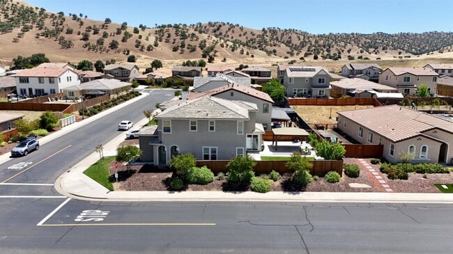 Building Photo - NOW AVAILABLE!! BEAUTIFUL HOME IN GATED CO...