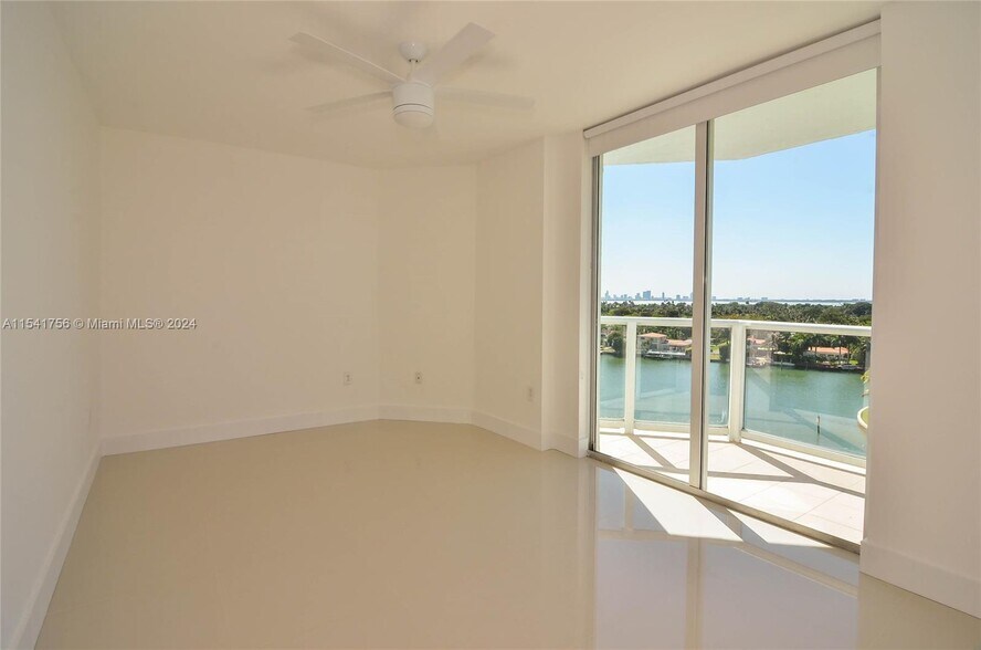 Building Photo - 5900 Collins Ave