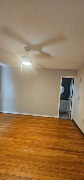 Building Photo - 7228 Linden St