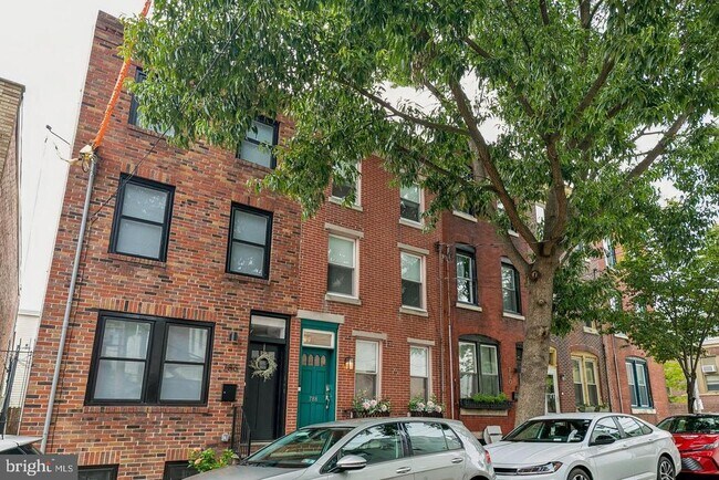 Building Photo - 788 N Croskey St
