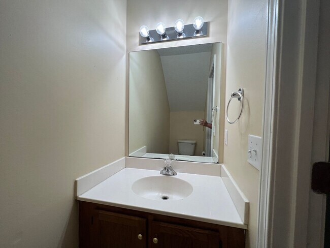 Building Photo - 2413 Louise St