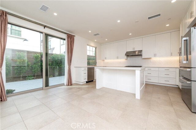 Building Photo - 112 Anthem