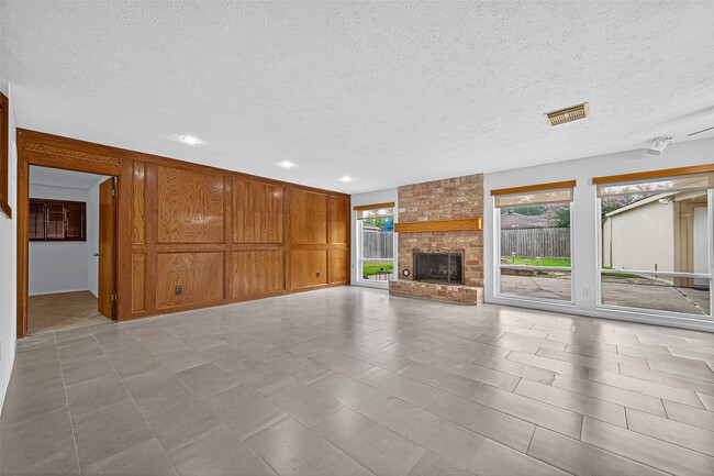 Building Photo - 21422 Park Willow Dr