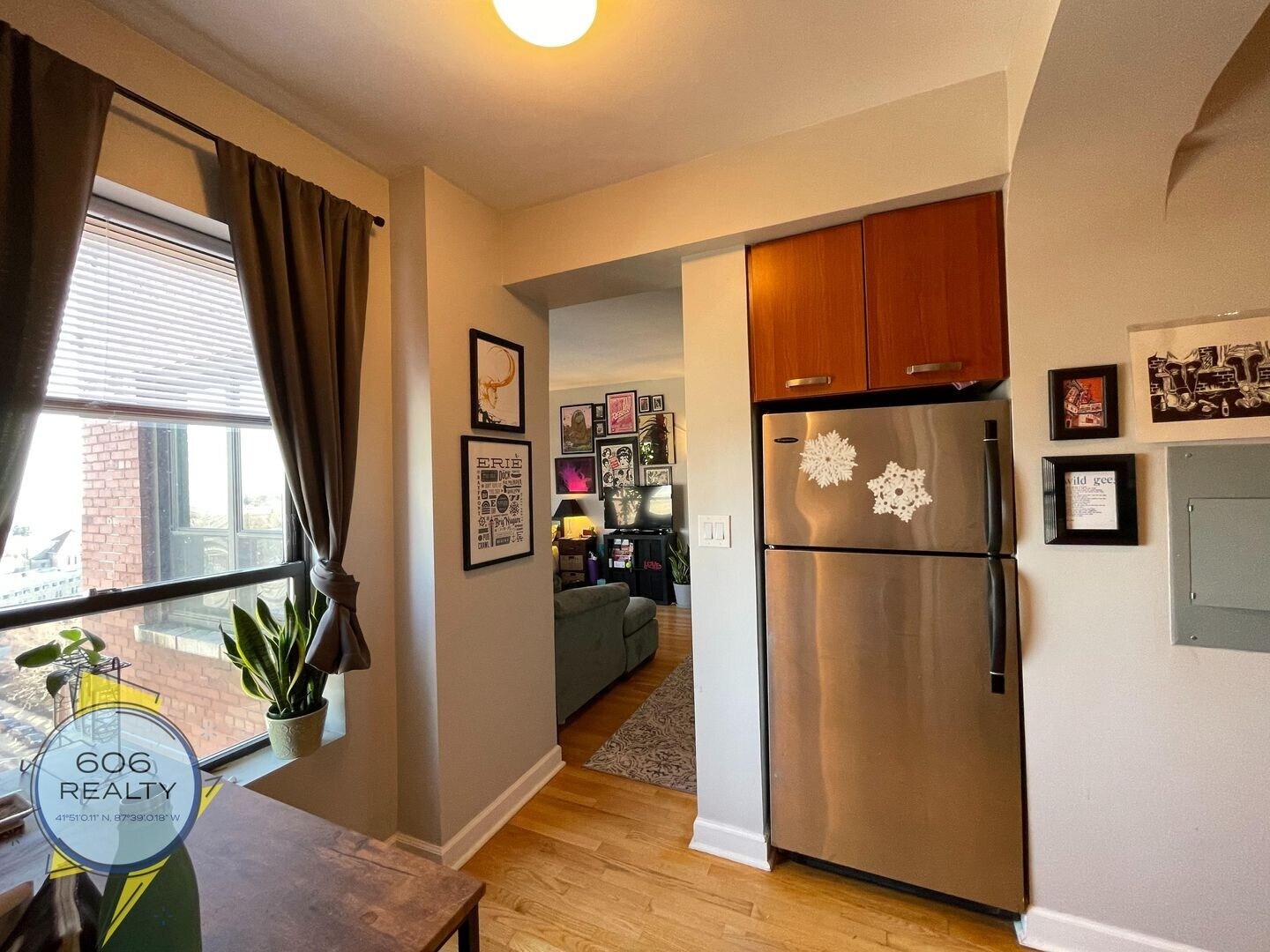 Building Photo - 734 W Bittersweet Pl