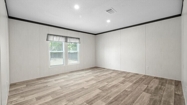 Building Photo - 30239 Clearview Dr