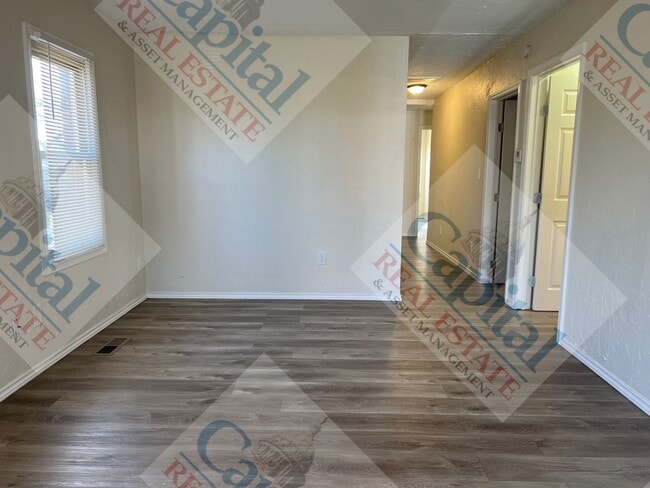 Building Photo - Great 4 Bedroom!!!