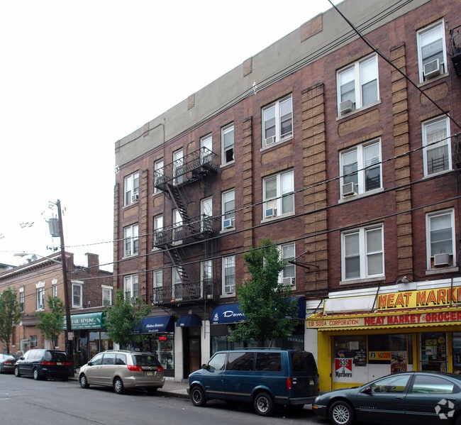 Building Photo - 5806 Hudson Ave