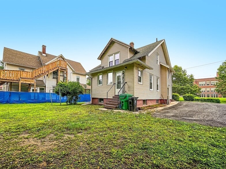 Building Photo - 116 Hampden St