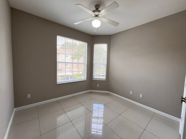 Building Photo - APARTMENT IN THE METROWEST AREA!