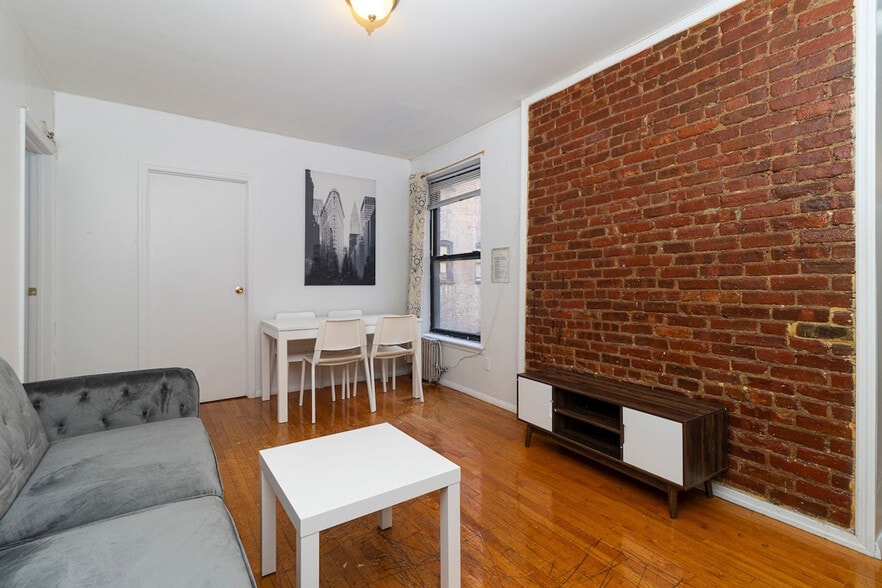 Building Photo - 238 E 95th St