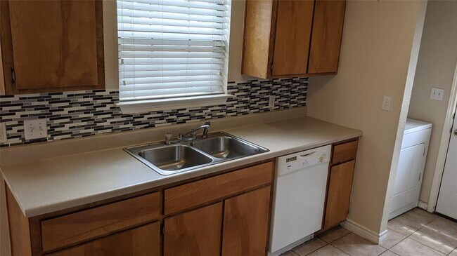 Building Photo - 114 Sendero Dr