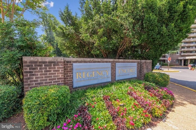 Building Photo - 1800 Old Meadow Rd