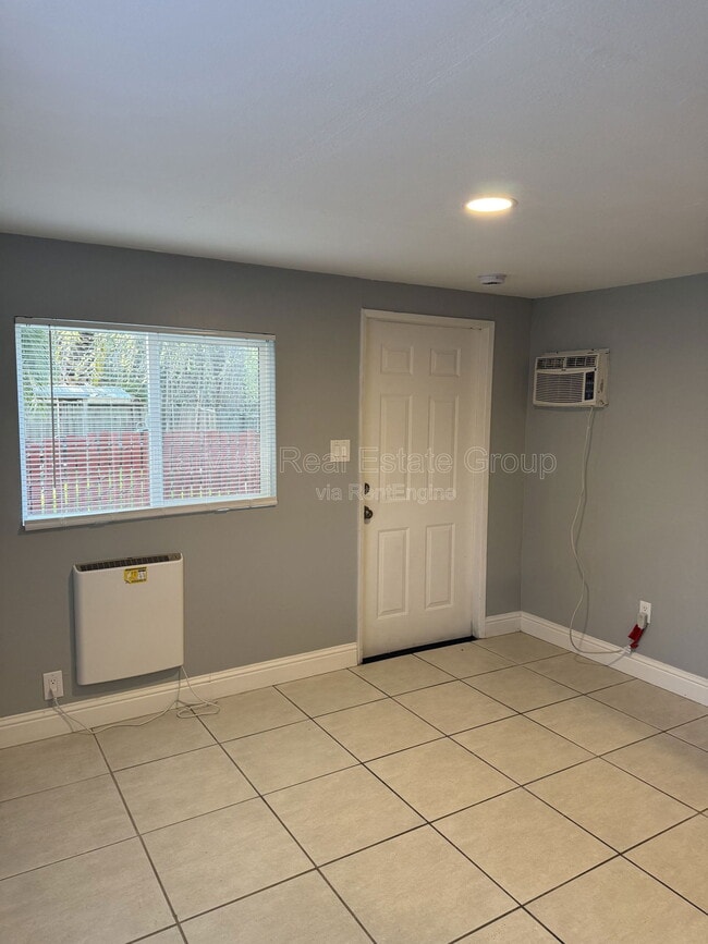 Building Photo - 2267 Huron Dr