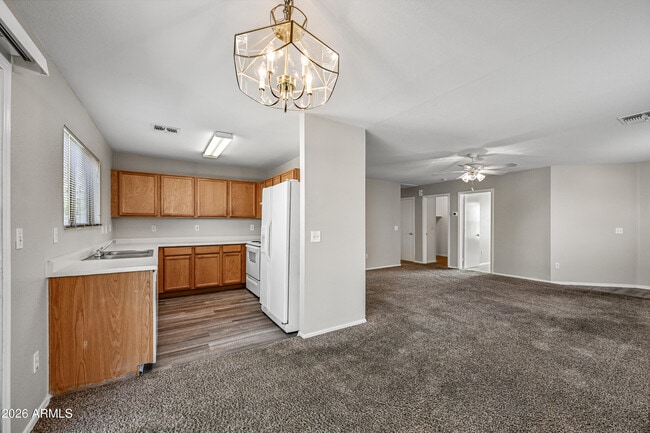 Building Photo - 625 S Heritage Dr