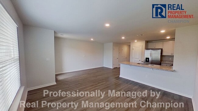 Building Photo - Like New 3 BD/2.5 BA Townhouse w/Open Floorplan and Attached Garage
