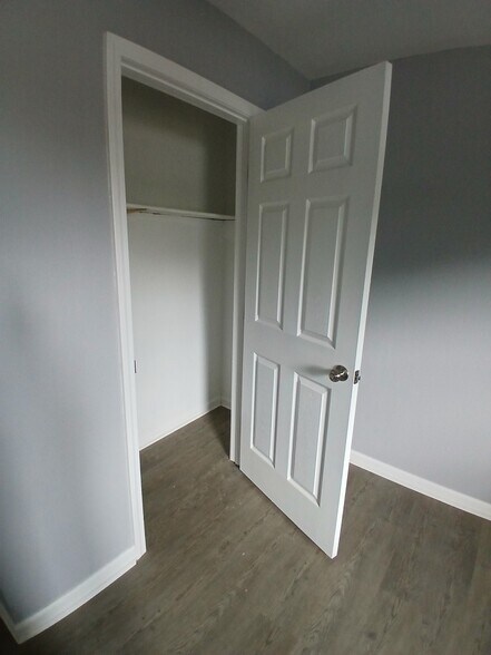 Building Photo - 219 Leon St