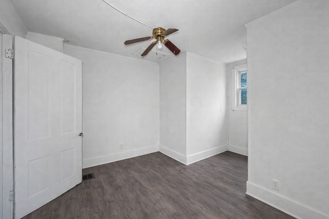 Building Photo - 851 W 25th St