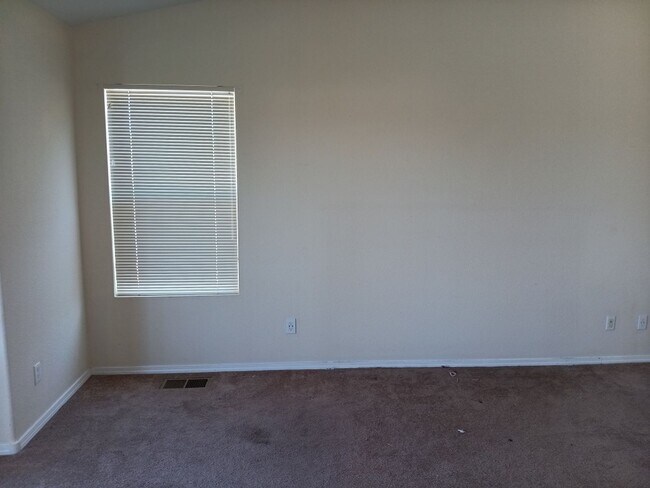 Building Photo - 3 Bedroom, 3 Bathroom Home! Schedule a Showing Today!