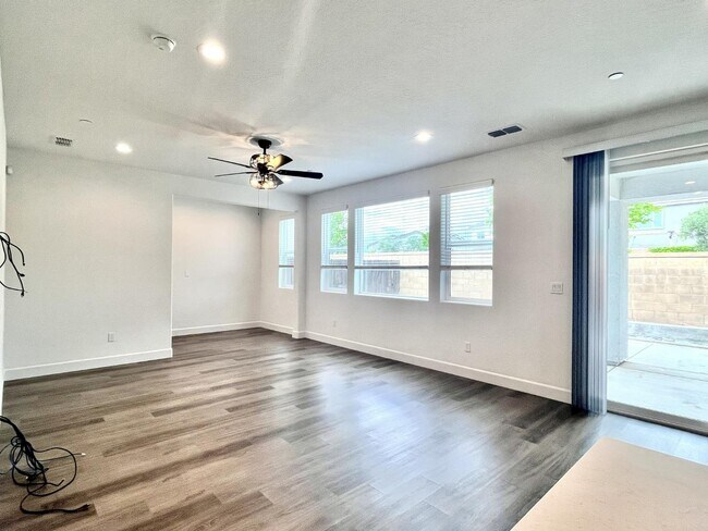 Building Photo - 377 Traverse Dr S