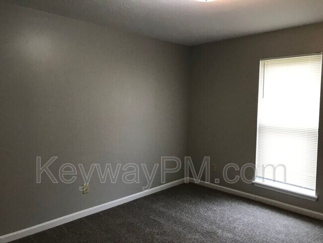 Building Photo - 3443 Linderwood Dr