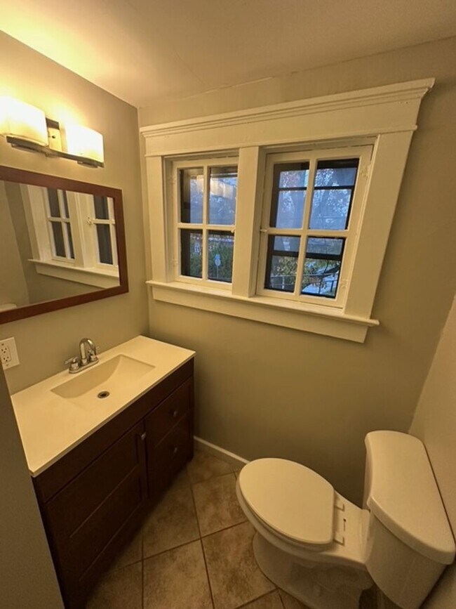 Building Photo - 347 Broadway