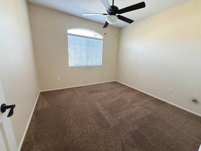 Building Photo - SPACIOUS 3BED/2BA CONDO ON THE 2ND FLOOR IN NORTH SUMMERLIN!
