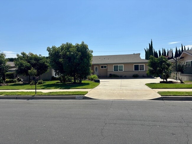 Building Photo - 2850 S Whispering Lakes Ln