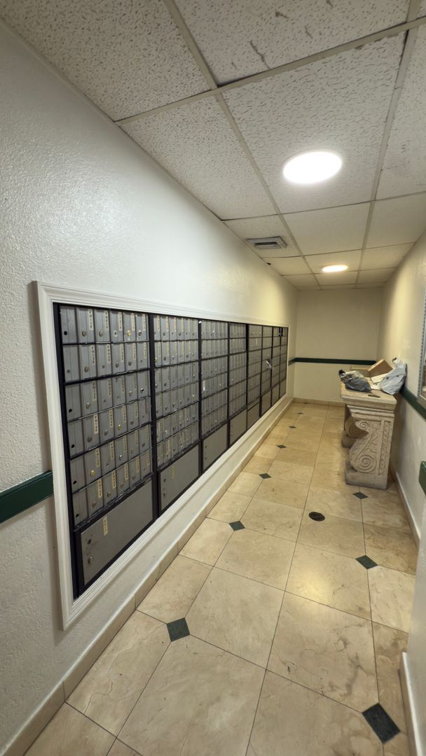 Building Photo - Spacious One Bedroom Two Bath Condo with P...