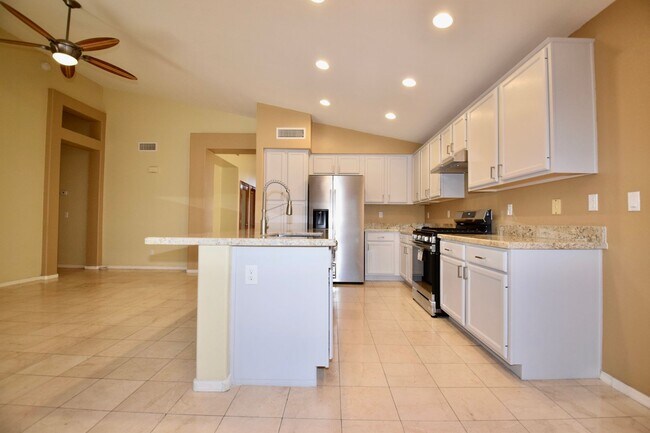 Building Photo - Excellent 4 bed 2 bath Ahwatukee Home!