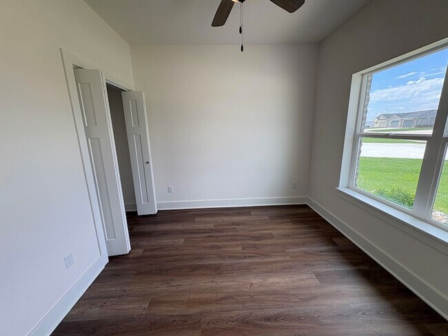 Building Photo - 1145 W Trek Cir