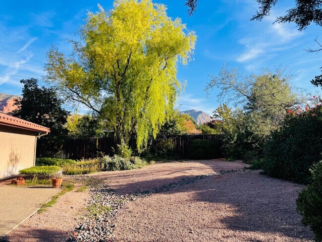 Building Photo - Village Of Oak Creek