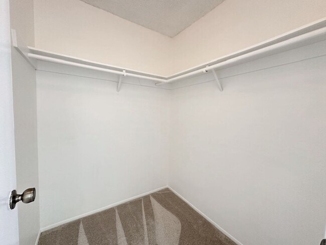 Building Photo - Spacious 3BD/2BA Condo in Mission Greens -...
