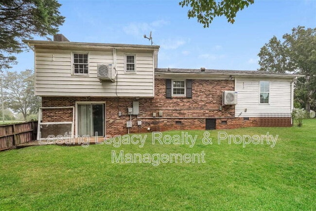 Building Photo - 717 Milling Rd
