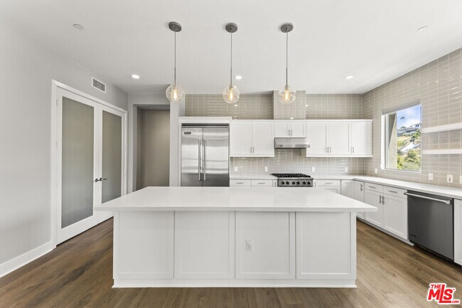 Building Photo - 12705 Bluff Creek Dr