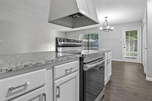 Building Photo - 519 Windsor Dr