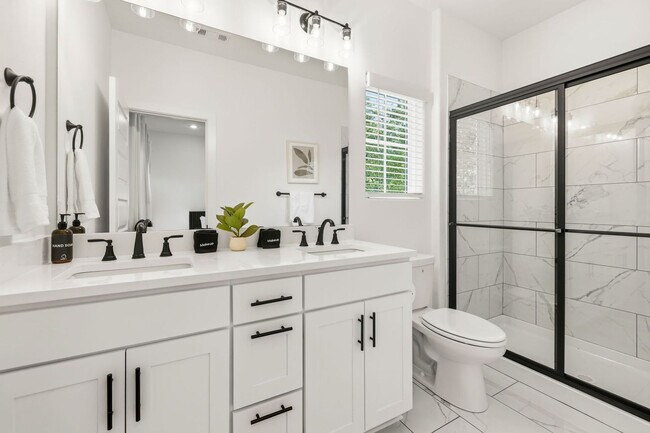 Building Photo - 1324 Van Buren Ave