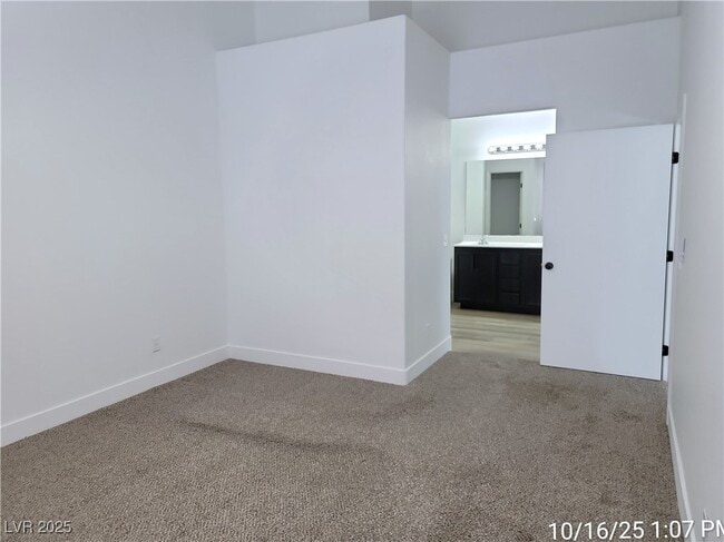Building Photo - 201 Crown Imperial St