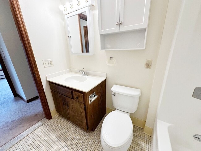 Building Photo - Holden: 2 Bed 1 Bath, Heat & Hot Water Inc...