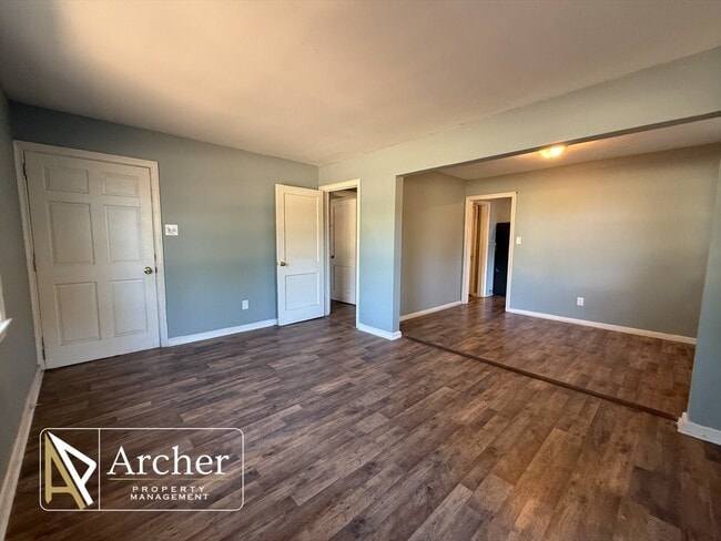 Building Photo - 1702 W Lincoln Ave