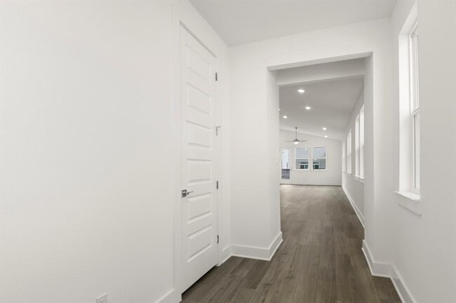 Building Photo - 1012 Yaupon Holly Dr