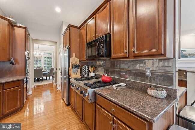 Building Photo - 1627 Colonial Hills Dr