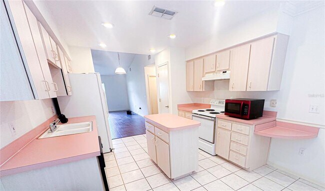 Building Photo - 5721 Manchester Dr W