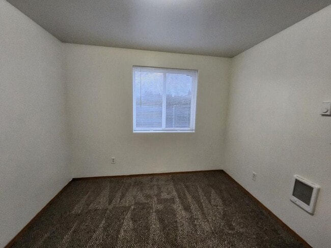 Building Photo - 3 Bdrm/2 Bath Single Level