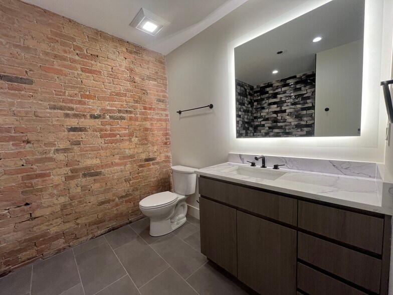 Building Photo - 151 W Ohio St