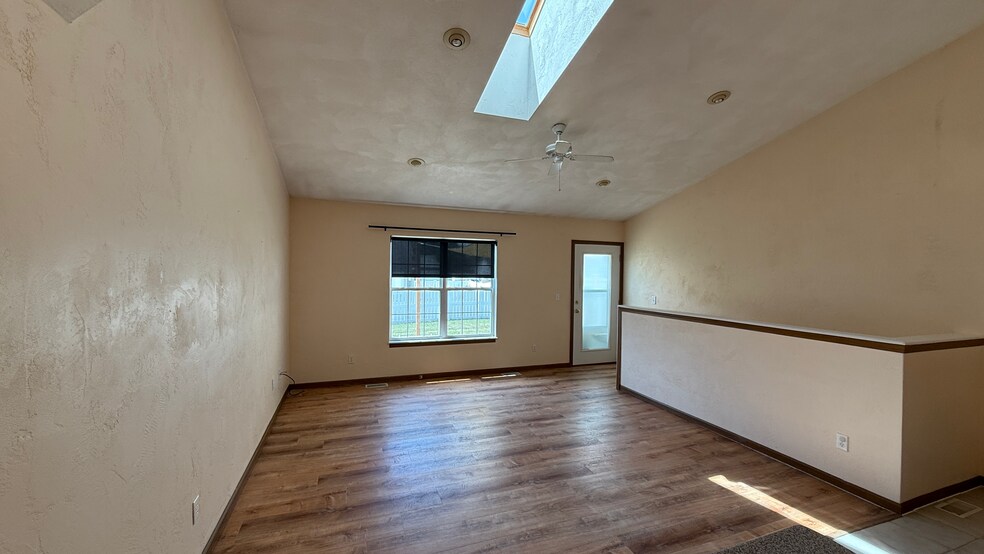 Building Photo - 213 Mueller Ln