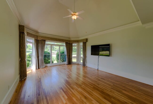 Building Photo - 3200 Brookside Dr