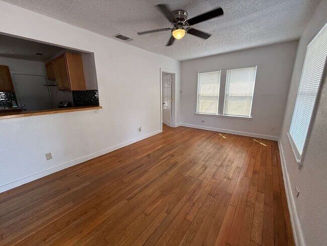 Building Photo - Charming 3BR Home w/ Hardwood Floors, Large Kitchen & Private Fenced Yard