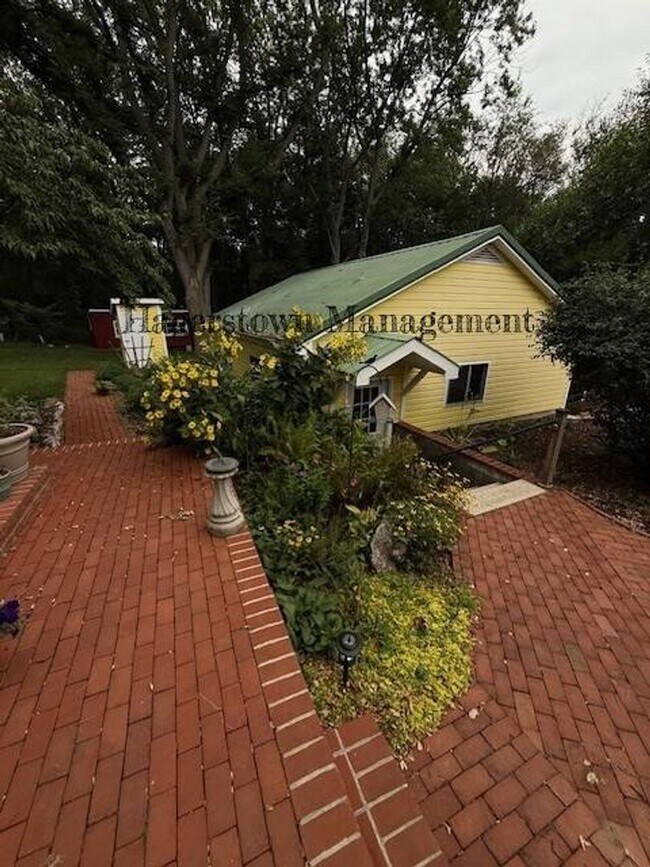 Building Photo - 7500 Mountain Laurel Rd